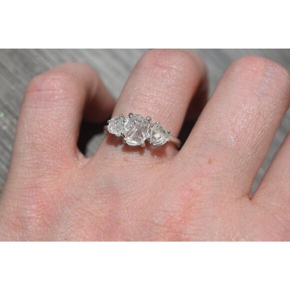 alternative raw diamond engagement rings, raw crystal size 4 5 6 7 8 8 9 10 11 - Picture 4 of 5